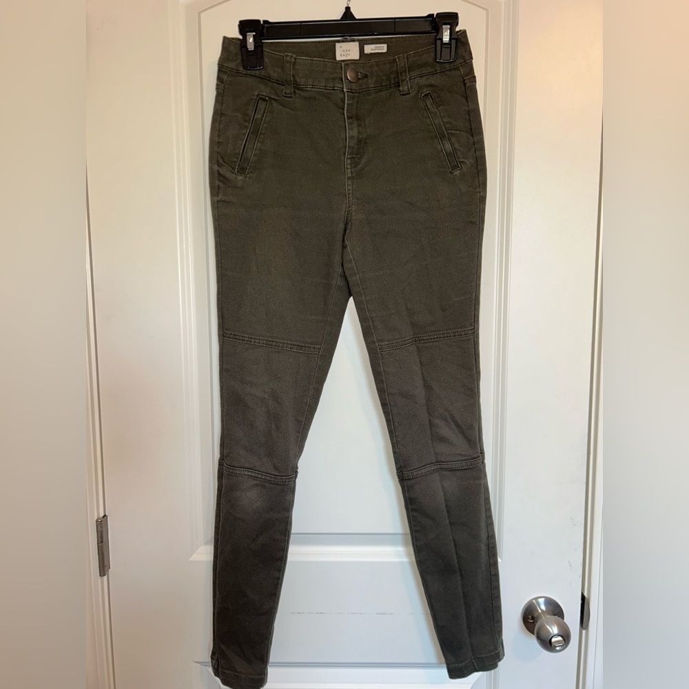 A new day army green, high-rise stretch, skinny pants